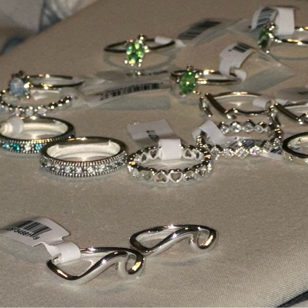 New - DaVinci Ring Stackable Wave Silver Stack Ring 
Sizes: 8 & 7 - 1 of each